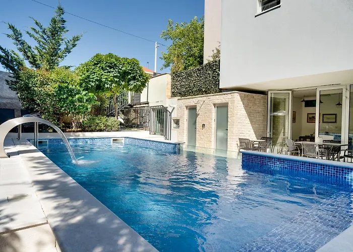 Villa Hedonia With Heated Pool, Diklo