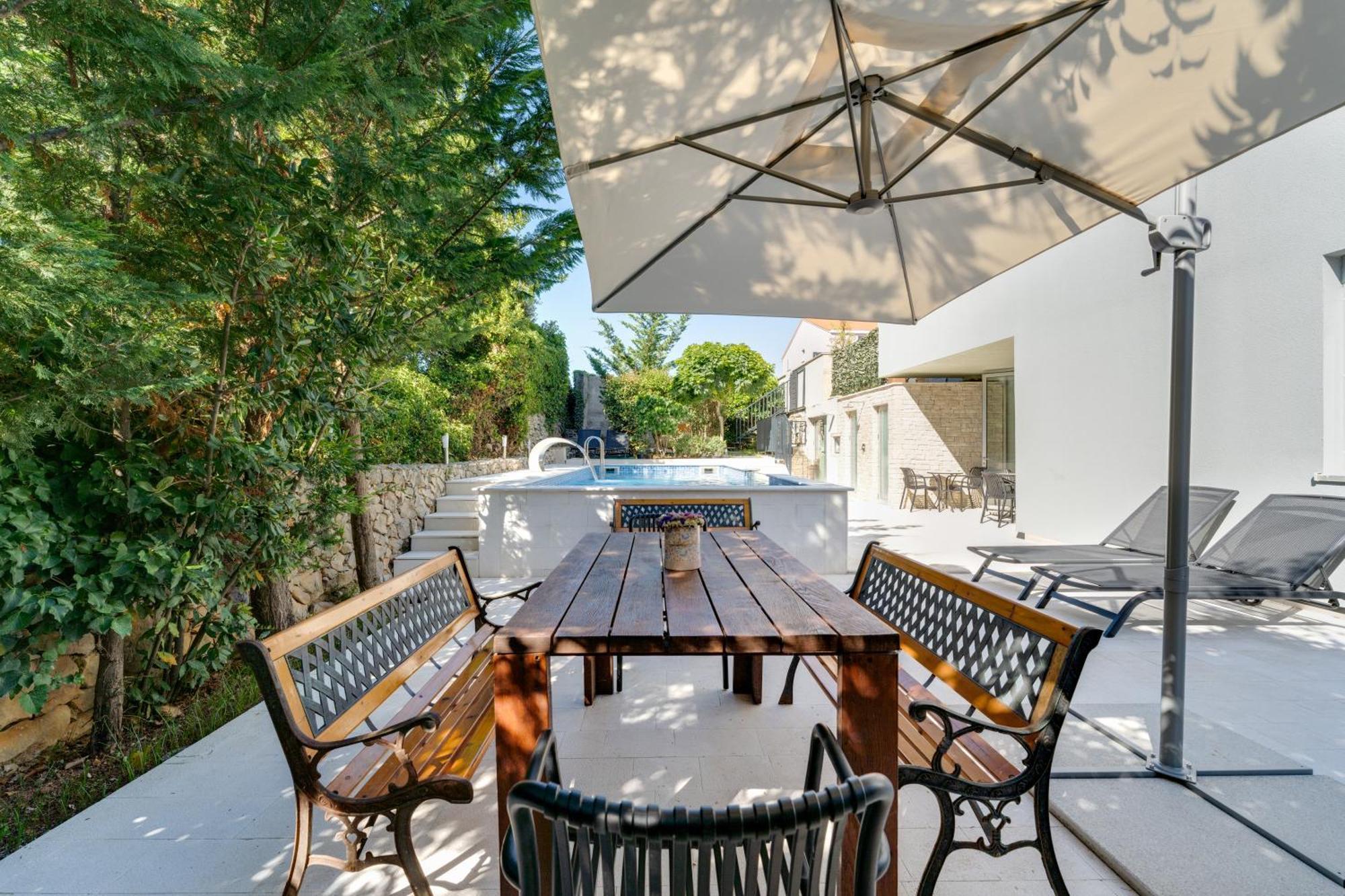 Maison d'hôtes Hedonia With Heated Pool, Diklo Zadar