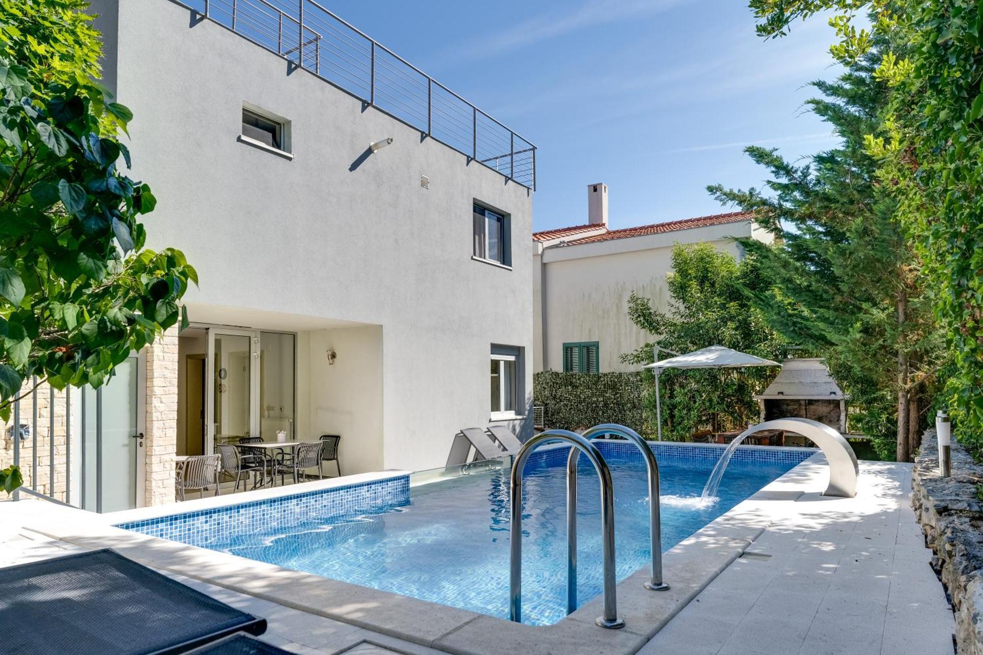 Hedonia With Heated Pool, Diklo