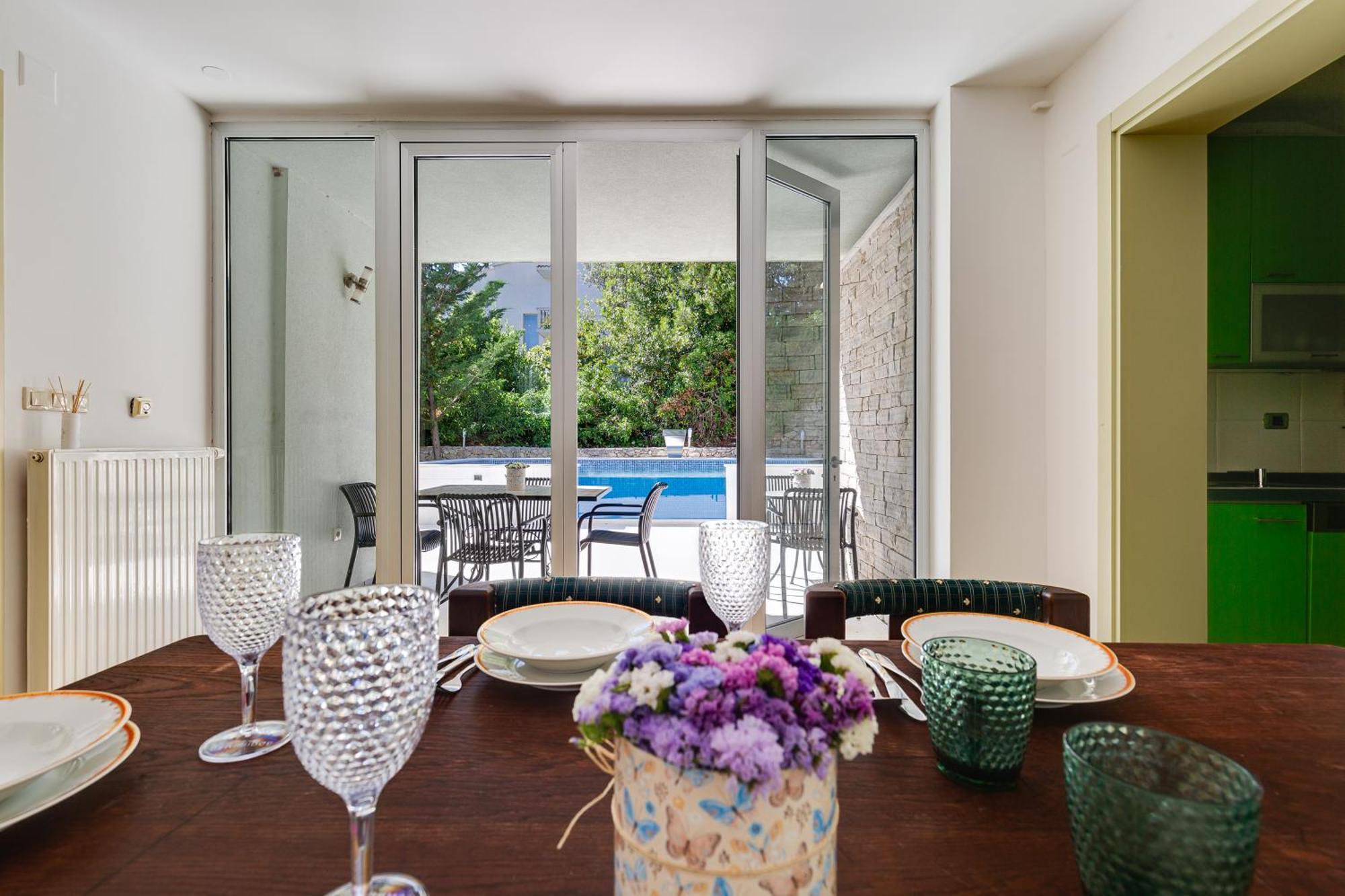Hedonia With Heated Pool, Diklo