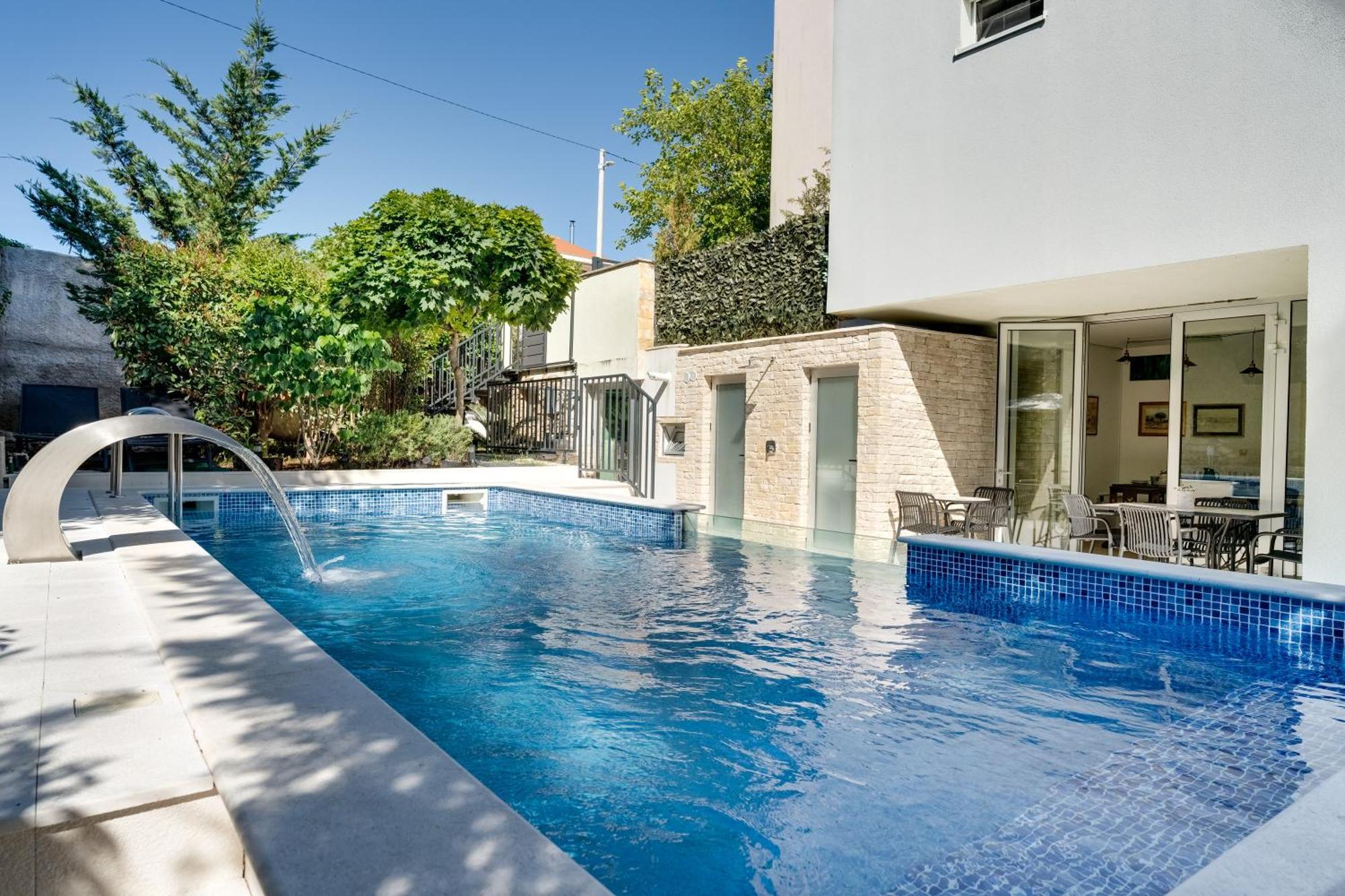 Maison d'hôtes Hedonia With Heated Pool, Diklo Zadar