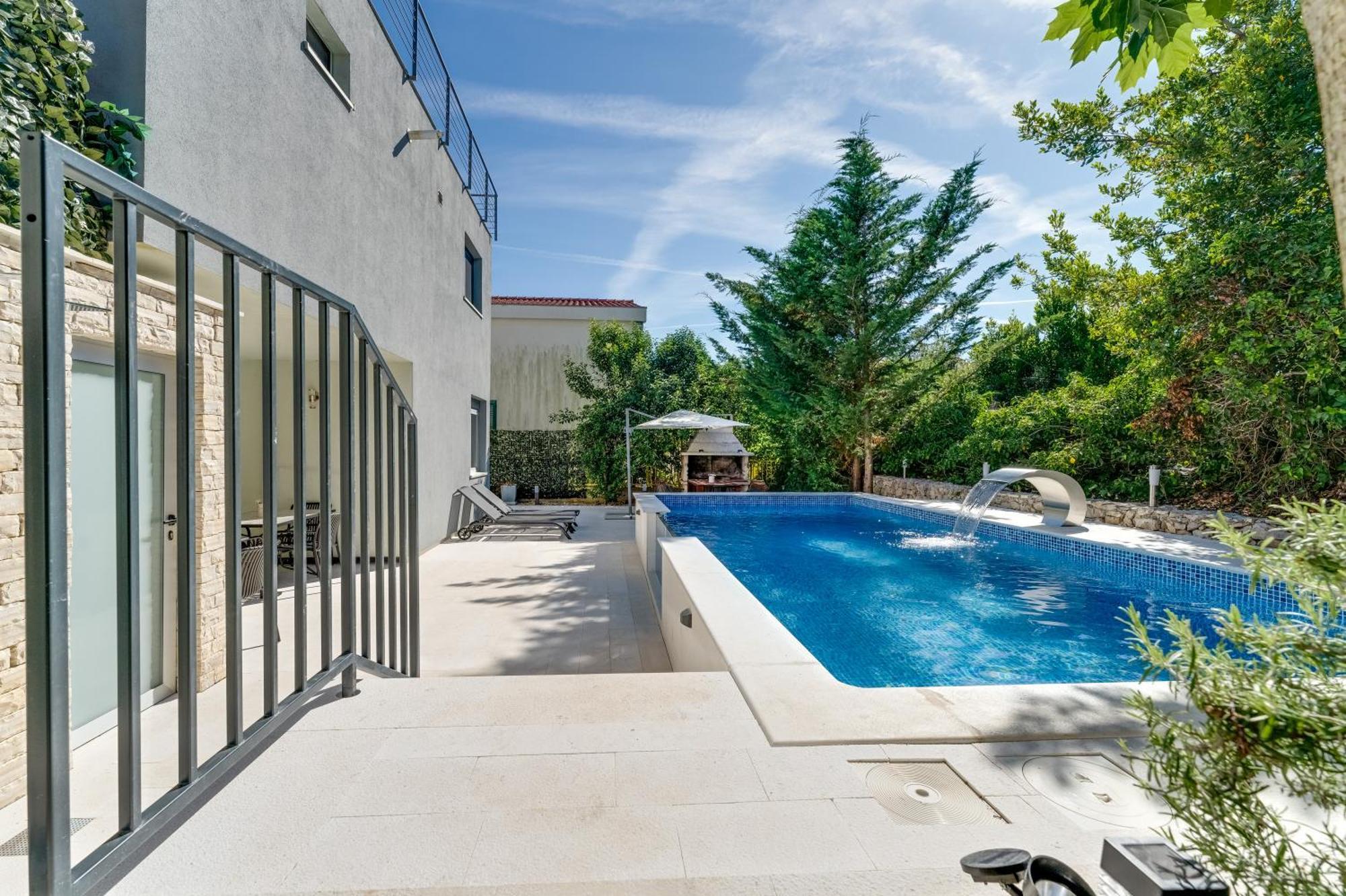 Hedonia With Heated Pool, Diklo Zadar